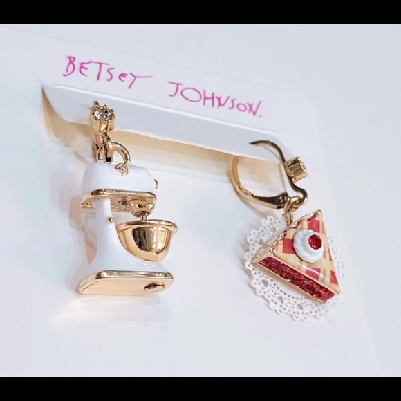 BETSEY JOHNSON Mismatched Baking Mixer & Cherry Pie Dangle Earrings NEW NWT - Picture 1 of 7